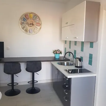 Carlotta Apartment *