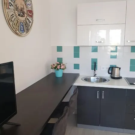 Carlotta Apartment *