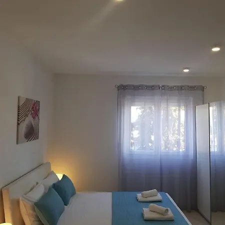 Carlotta Apartment *