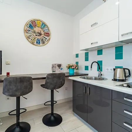 Carlotta Apartment